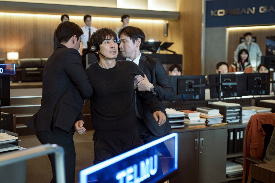 THE-MOON-LIVE-ACTION-THE-MOVIE-2-1.jpg