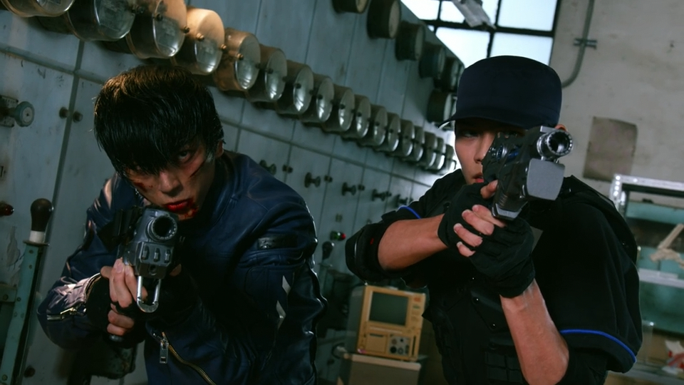 KAMEN RIDER REVICE THE MOVIE 2 IN 1 - BATTLE FAMILIA + REVICE FORWARD - KAMEN RIDER LIVE & EVIL & DEMONS 4